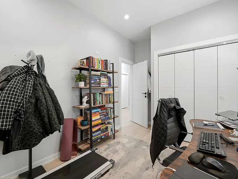 1518 W Melrose St #CH — Photo 17