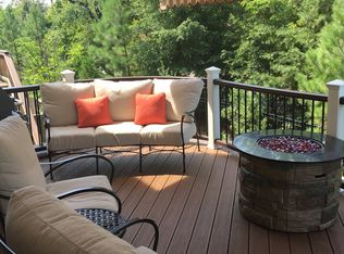 100 Lillian Chase Ln, Herndon, VA 20170