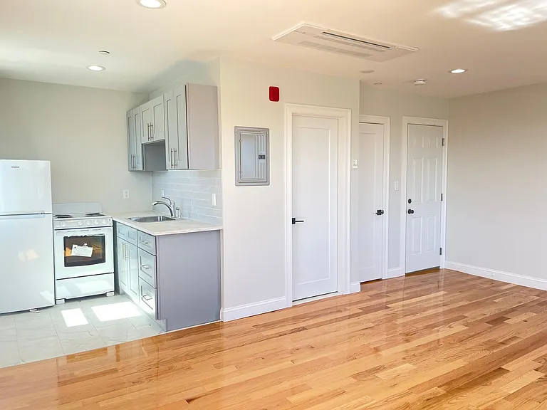 325 Newport Ave #40 — Photo 4