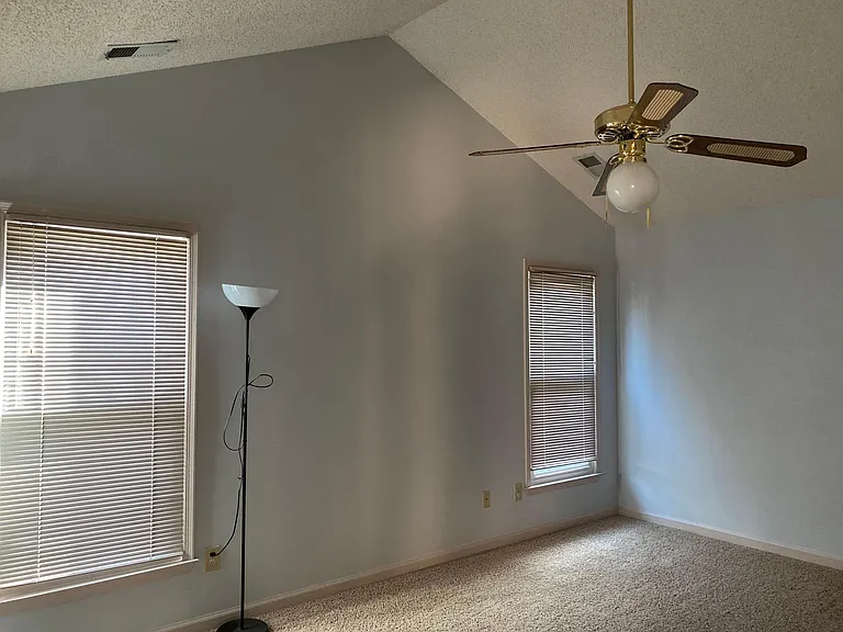 Upstairs bedroom, vaulted ceilings