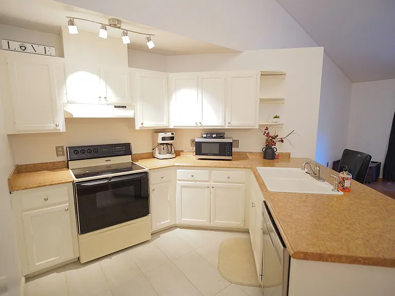 4472 Bay Shore Cir — Photo 7