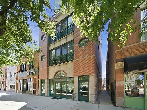 2nd image of 852 N Ashland Ave #3
