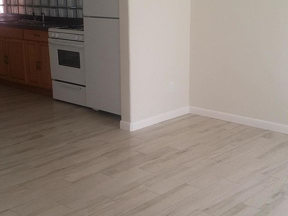 3rd image of 3915 N Longview Ave #4