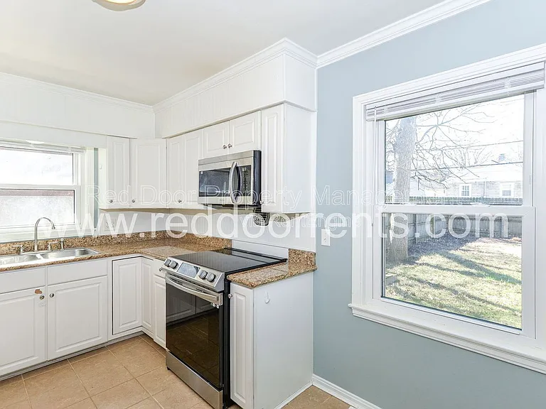 4930 N Illinois St — Photo 3