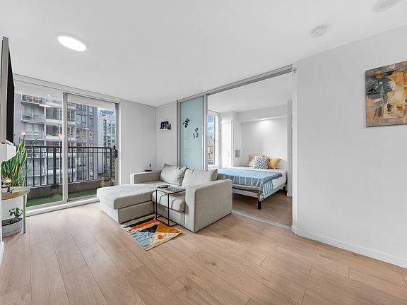 4th image of 989 Richards St #1001
