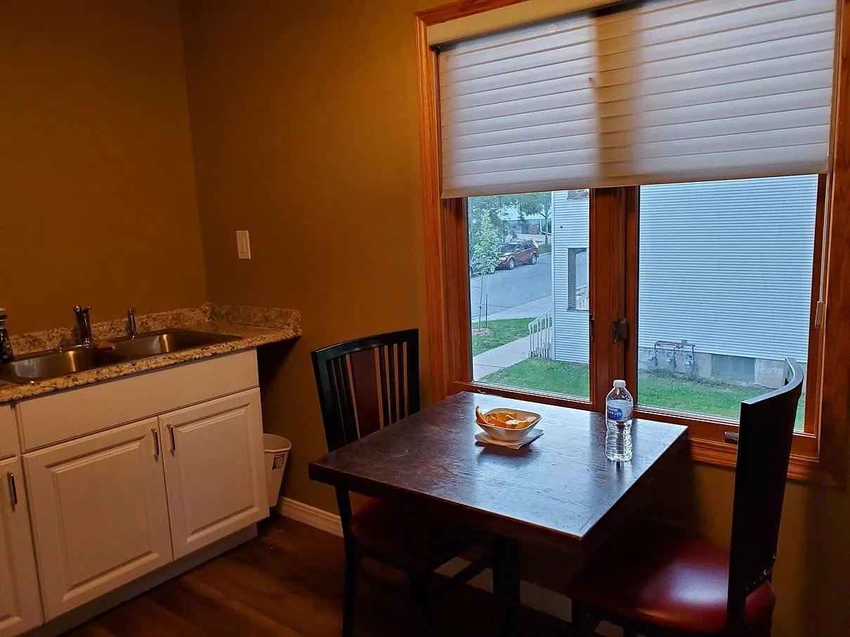 1 bed, 1.0 bath, 800 sqft, $1,300 — Photo 4