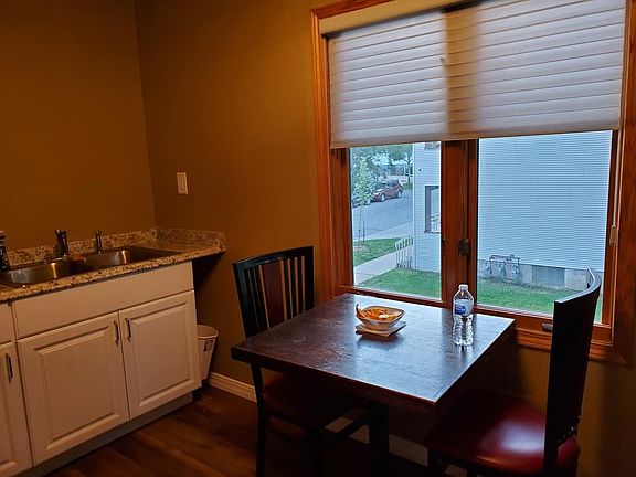 4th image of 930 Emerald St #2B