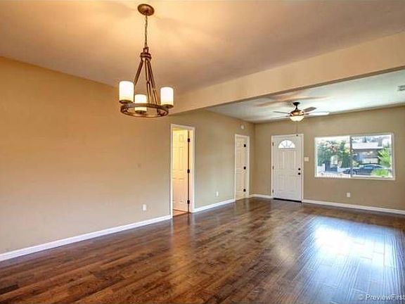 Living Room / Dining