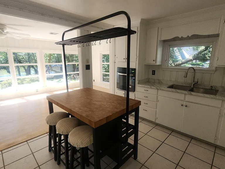 4407 Lee Ave — Photo 3