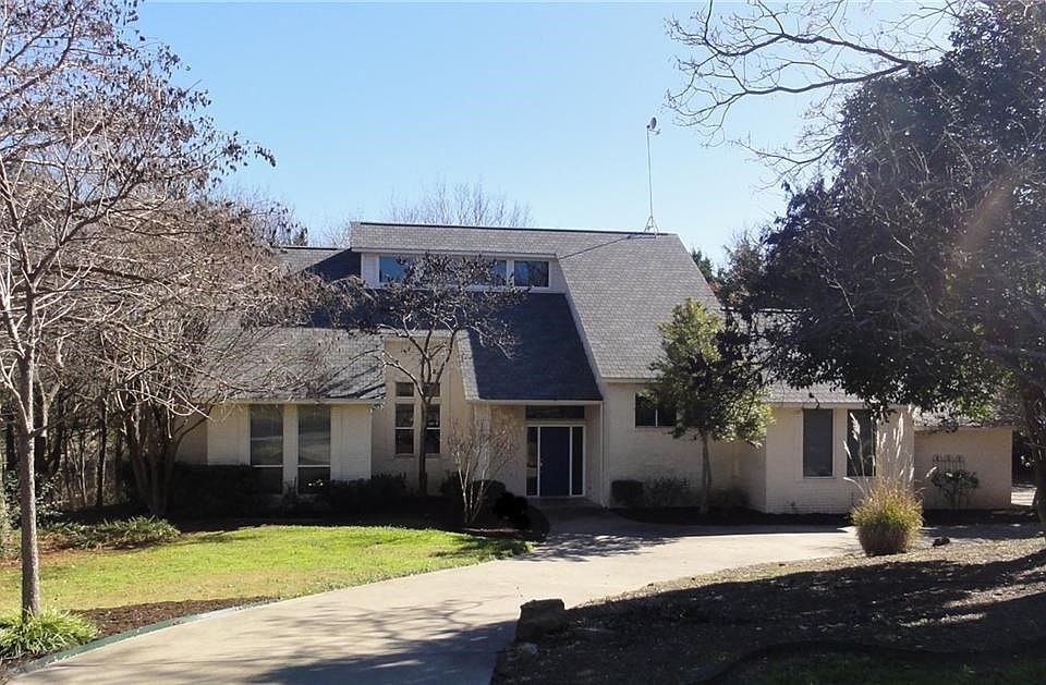 1st image of 101 Woodridge Ct