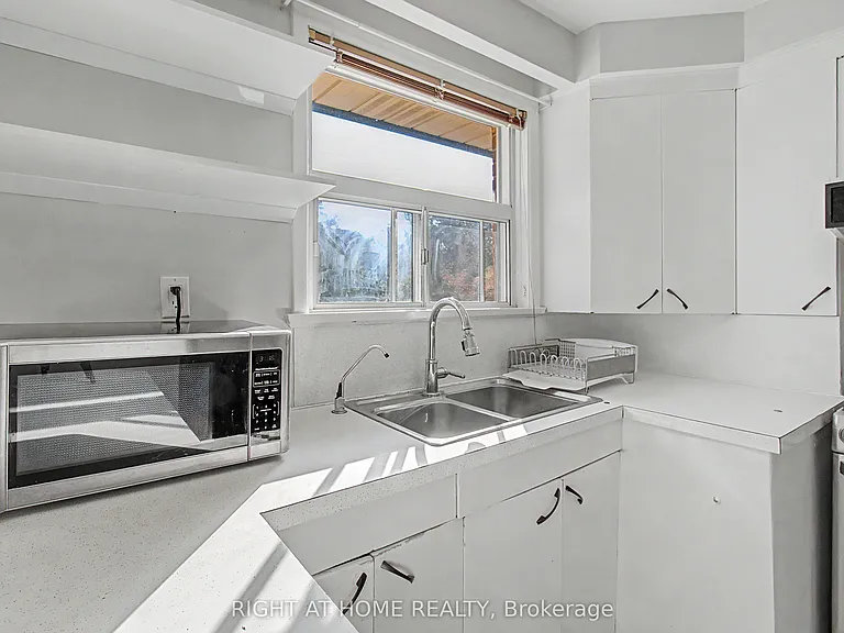 426 Seaton Dr #UPPER — Photo 8