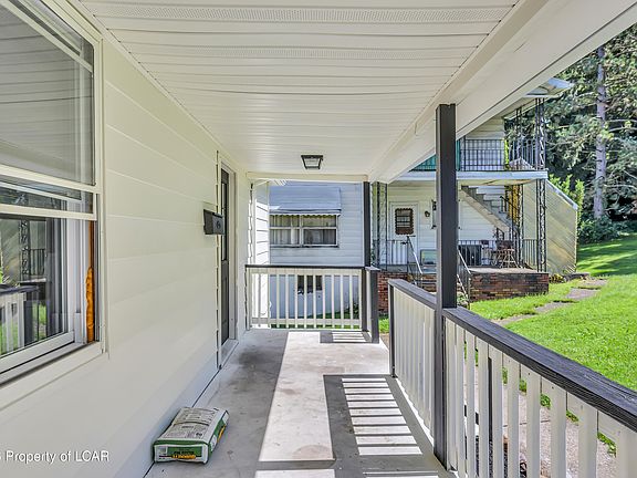4th image of 638 Main St
