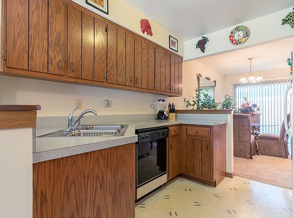 4th image of 22425 Tyler Dr