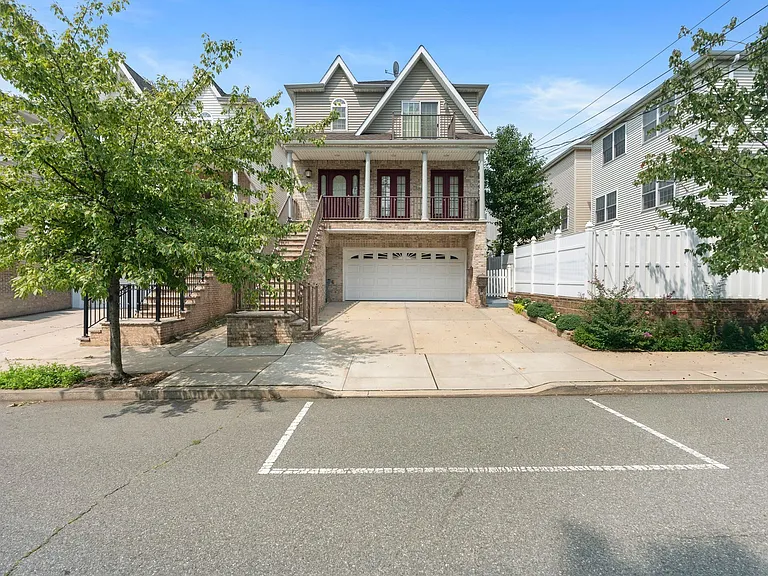 13 Humphrey Ave #1 — Photo 34