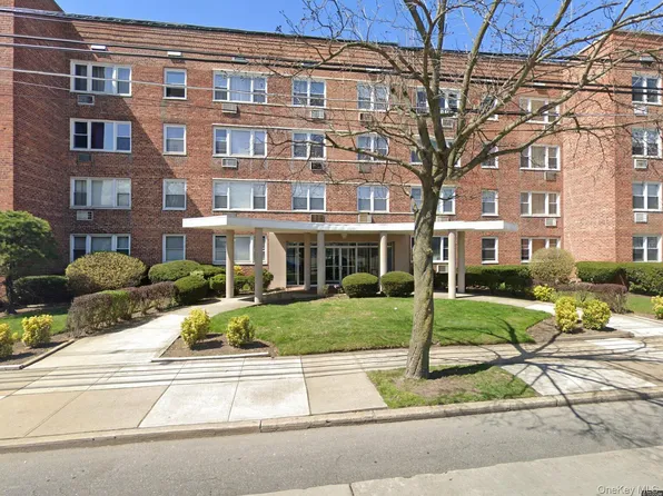 100 S Ocean Avenue #3m, Freeport, NY 11520