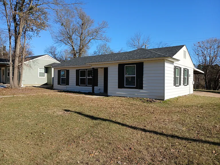 2940 Letourneau Dr — Photo 2