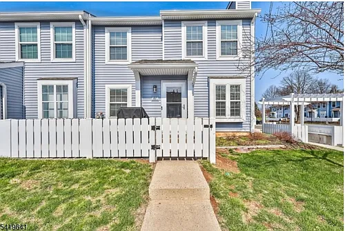 81 Almond Dr Photo 1