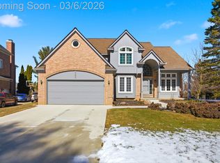 47830 Forest Ct, Northville, MI 48168
