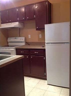 2nd image of 212 Granville Ct NE