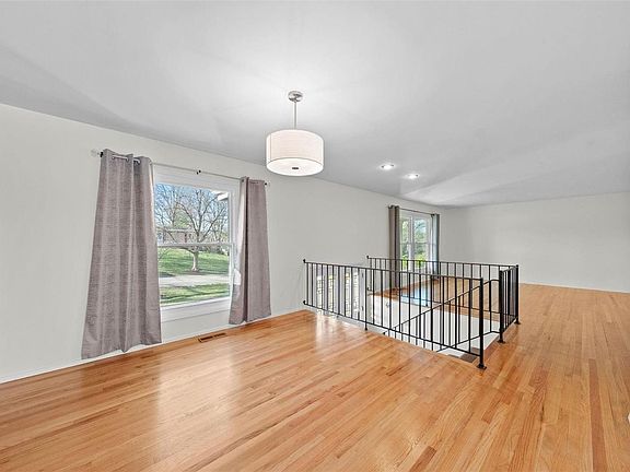 5th image of 204 Stoney View Ln