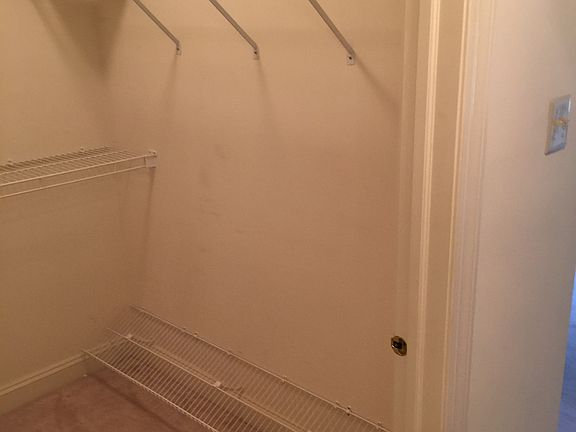 Main Bedroom Walk In Closet