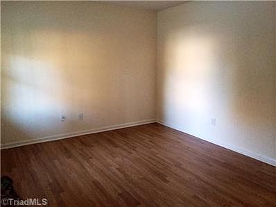 3rd image of 3000 Longford Ave