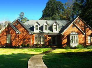 8265 Grogans Ferry Rd, Sandy Springs, GA 30350