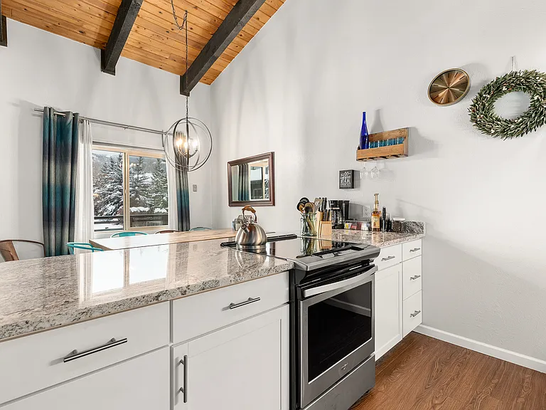 Kitchen | Dining Area