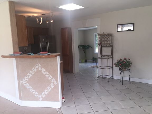 3rd image of 90 Sylvania Pl