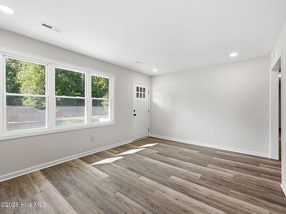 5th image of 319 Lakewood Drive