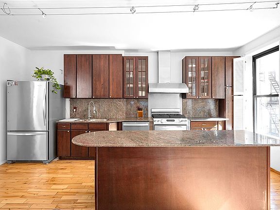 3rd image of 206 W 85th St APT 5