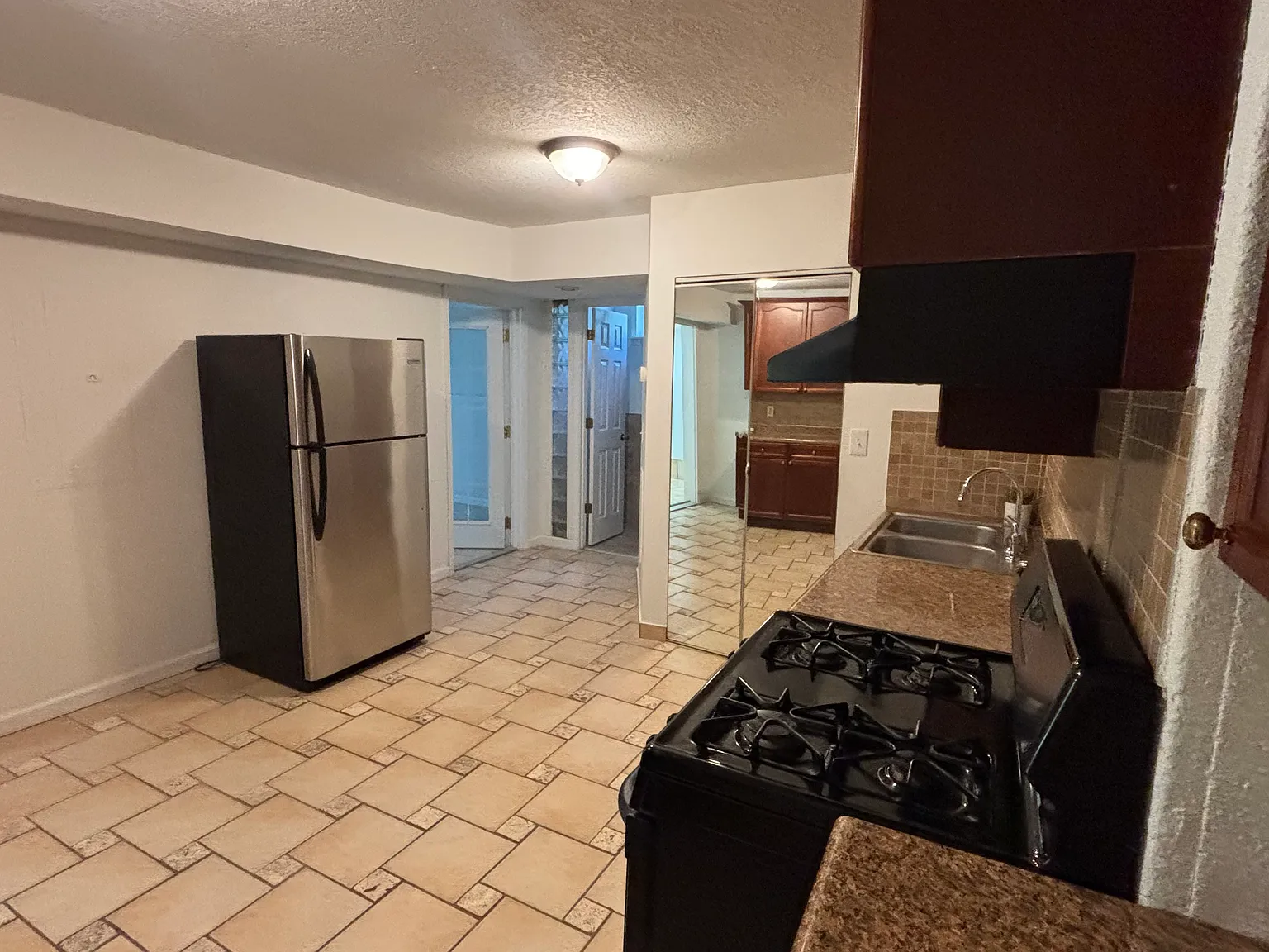 2 bed, $1,650 — Photo 2