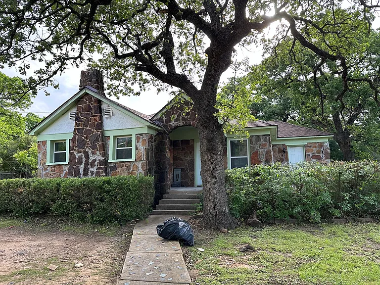 2739 Stark St — Photo 16
