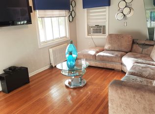 6 Essex Pl, Valley Stream, NY 11580