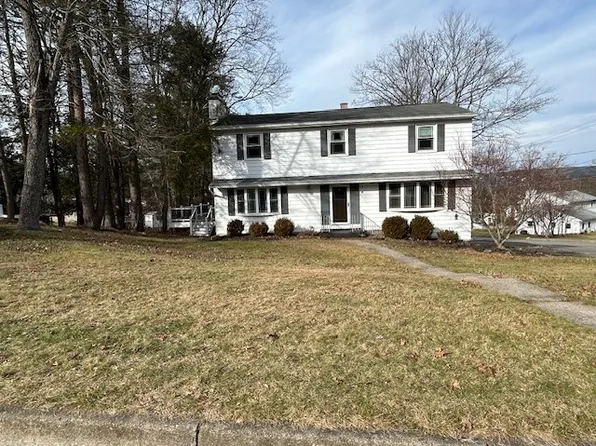 4 Highland Dr, Apalachin, NY 13732