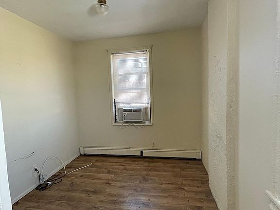 4th image of 157 Cedar Ave