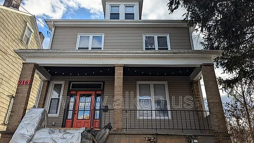 916 Deely St Photo 1