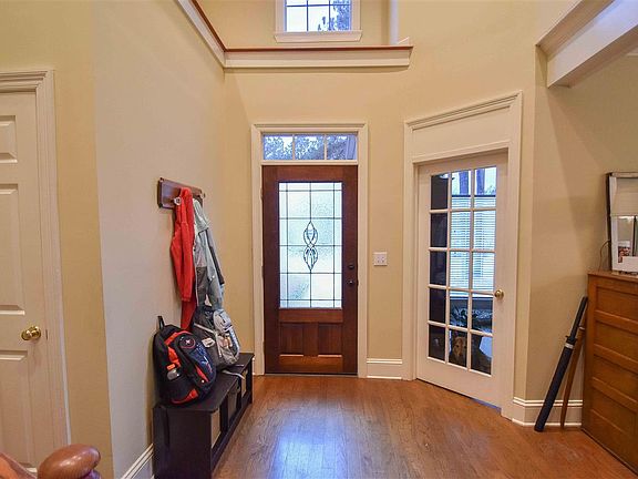 4th image of 402 Woodland Hills Ct