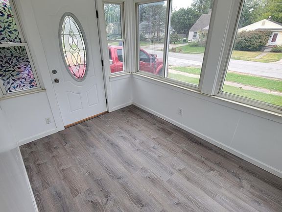 4th image of 15386 Winston Ave