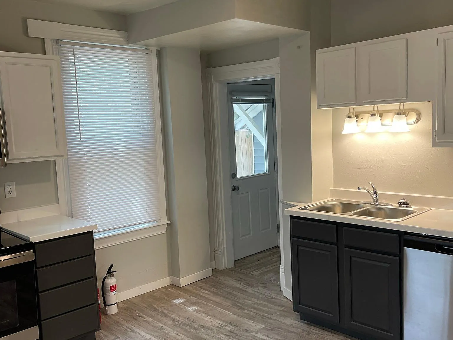 4 bed, 1264 sqft, $2,838 — Photo 4