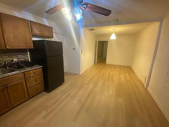 3rd image of 3732 Peach St #B