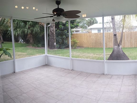 5th image of 2925 NW 6th Ave