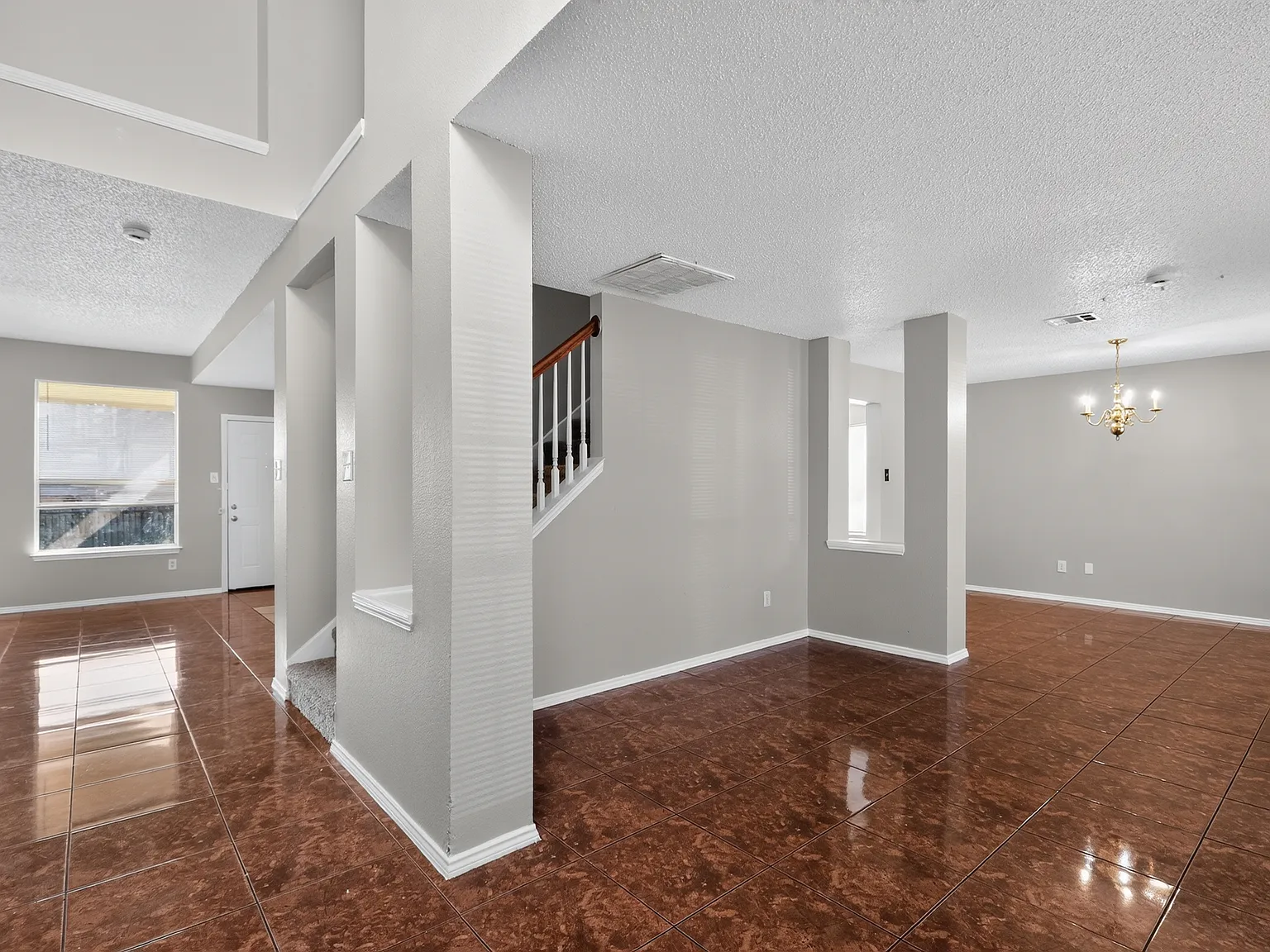 5 bed, 2.5 bath, 2512 sqft, $3,700 — Photo 4