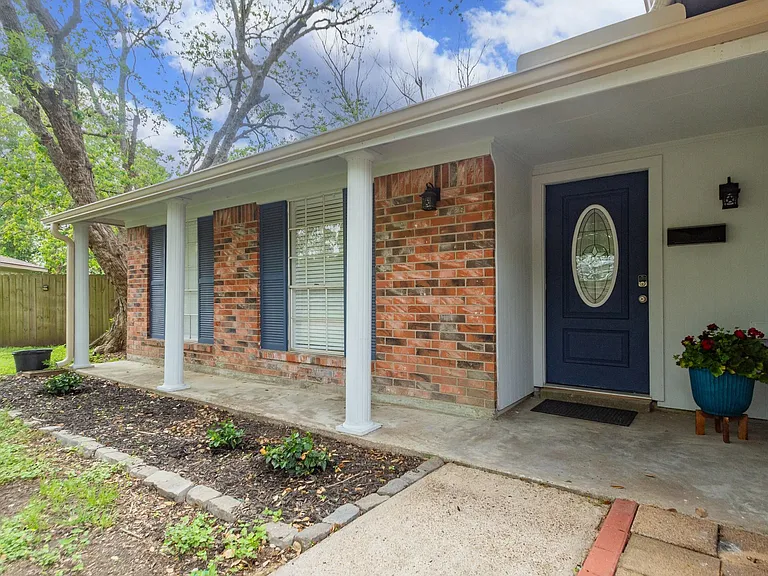 5704 Leggett Ln — Photo 4
