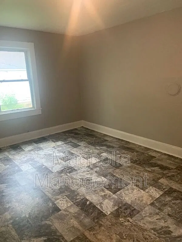 2 bed, 1.0 bath, $725 — Photo 4