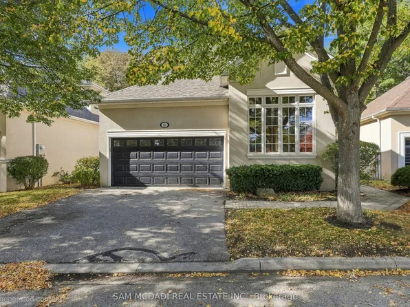 1205 Clarkson Rd N #6, Mississauga, ON L5J 2W1