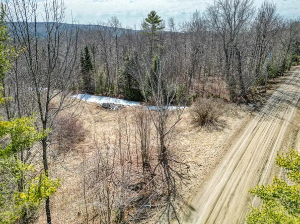 1561 Hostile Valley Road, Palermo, ME 04354