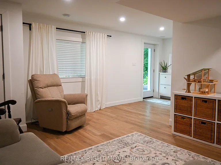 4287 Huronia Rd — Photo 24