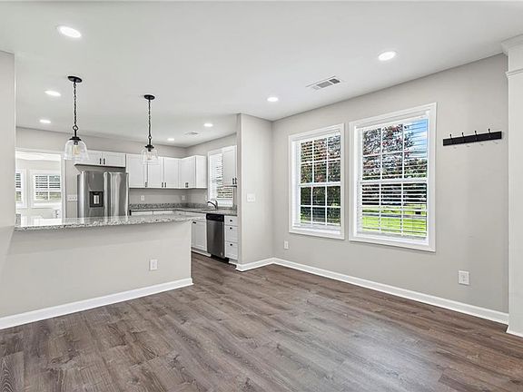 5th image of 261 Lagrange St