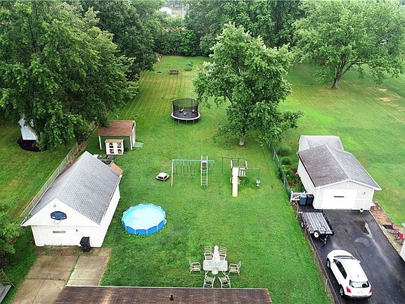 3rd image of 577 East Dr